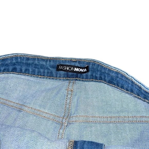 FASHION NOVA Light Wash Distresses Jeans Size 13 - Picture 5 of 8